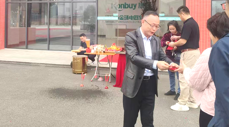 開工好兆頭！金環(huán)電器為全體員工發(fā)放紅包福利！