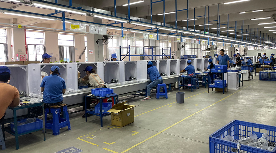 四月訂單高峰，車間繁忙景象